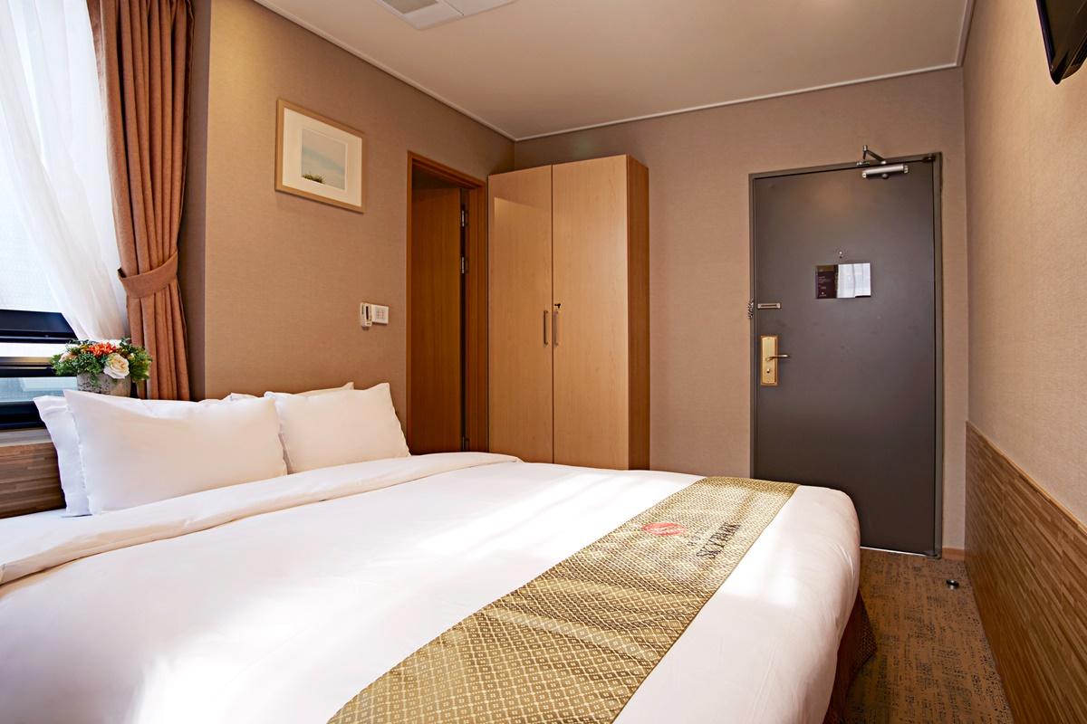Skypark Myeongdong 2 3*