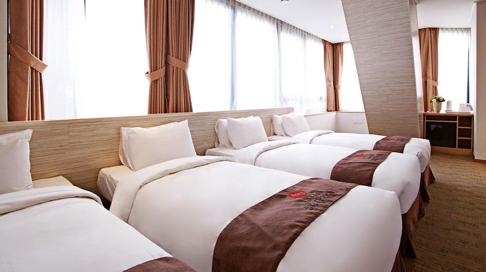 Hotel Skypark Myeongdong 2 3*