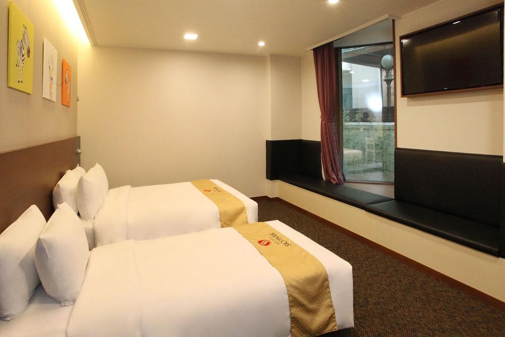Skypark Myeongdong 2 Hotel 3*