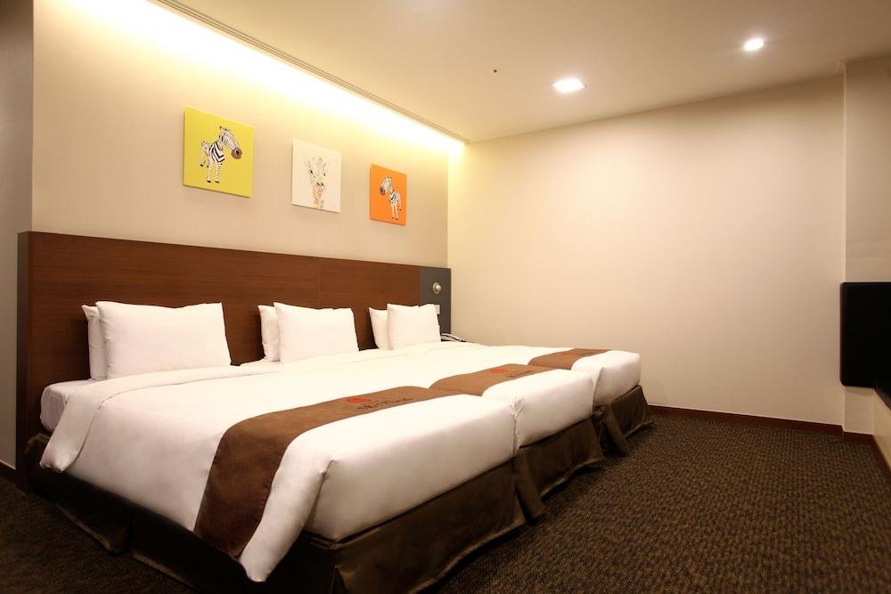 Skypark Myeongdong 2